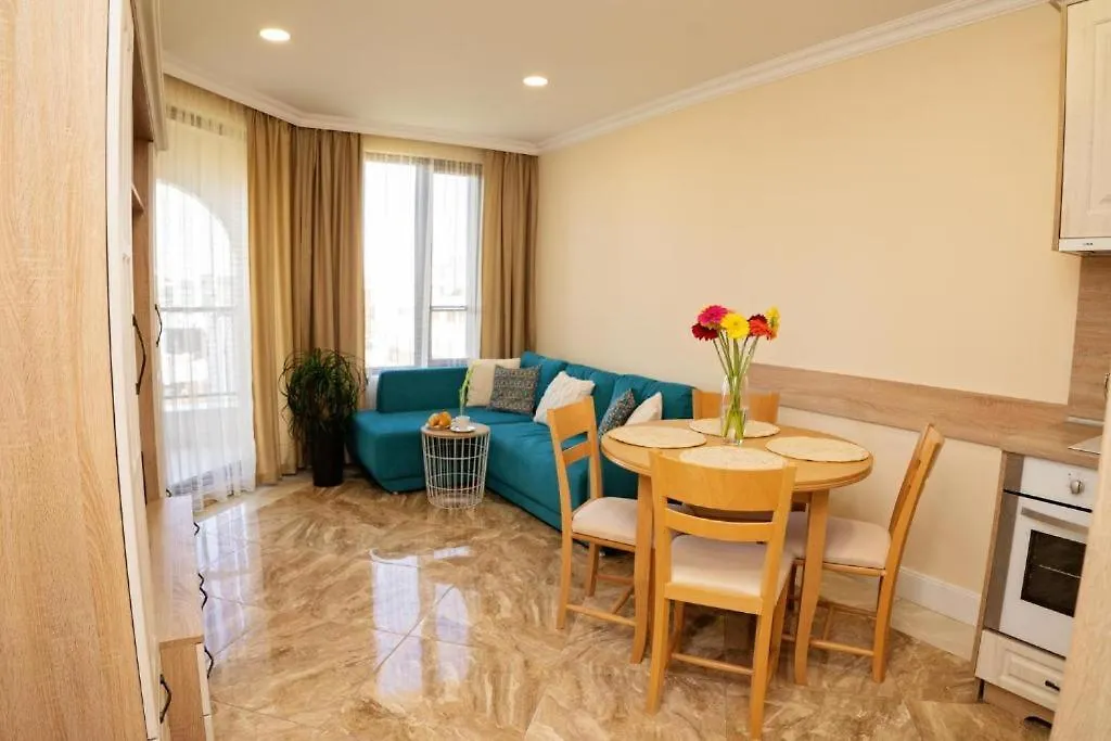 Burgas Beach Resort Apartments מלון דירות