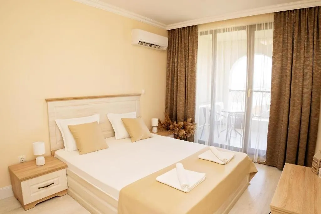 Burgas Beach Resort Apartments מלון דירות